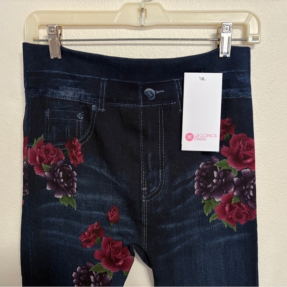 Leggings park plus size rose patterned jeggings NWT - Picture 2 of 6